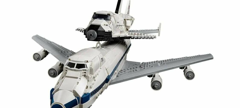 Lego Shuttle Carrier Aircraft with Shuttle on top (pic: Lego)