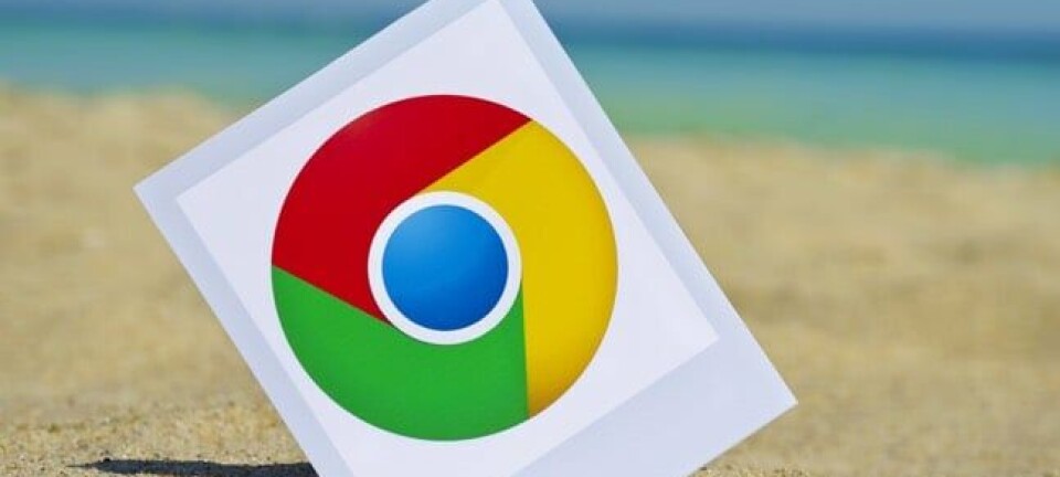 Chrome icon on sandy beach