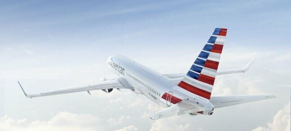 An American Airlines 737 in flight