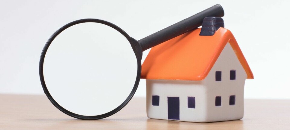 House and magnifying glass